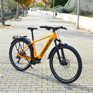 Bicicleta eléctrica de montaña Kemen SUV 40 2024, diseñada para aventuras al aire libre. Equipado con motor potente, batería de largo alcance y sistema de suspensión optimizado. Ideal para senderos y terrenos desafiantes, con ruedas de gran tamaño y frenos eficaces para un control superior.