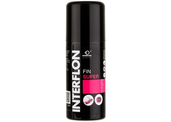 El Interflon Fin Super es un lubricante de alto rendimiento diseñado específicamente para mantener y proteger los componentes esenciales de tu bicicleta. Su fórmula con Teflón y MicPol proporciona una lubricación seca y limpia que reduce la fricción, el desgaste y la acumulación de suciedad en cadenas, engranajes, rodamientos y otras piezas móviles. Además, actúa como protector contra la corrosión, evitando la oxidación incluso en condiciones climáticas adversas. Gracias a su potente efecto de penetración, es ideal para las piezas de difícil acceso, aflojando las partes atascadas y mejorando el rendimiento general de la bicicleta.