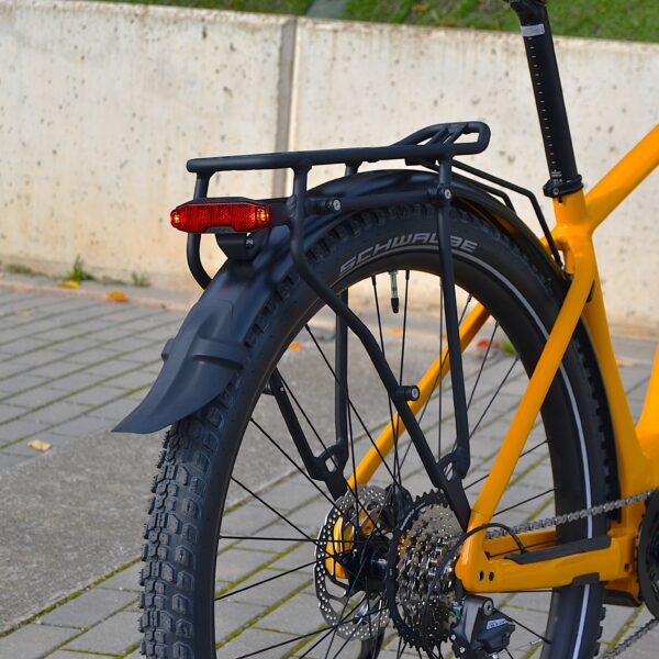 Bicicleta eléctrica de montaña Kemen SUV 40 2024, diseñada para aventuras al aire libre. Equipado con motor potente, batería de largo alcance y sistema de suspensión optimizado. Ideal para senderos y terrenos desafiantes, con ruedas de gran tamaño y frenos eficaces para un control superior.