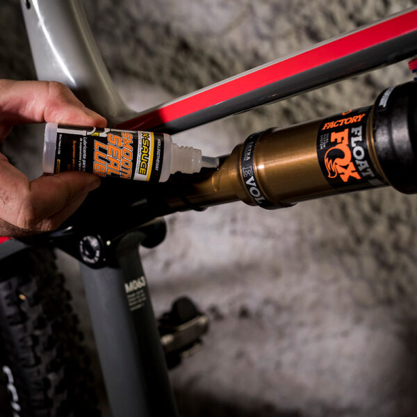 Lubricante Smooth Seal para retenes de suspensiones y tijas telescópicas, 30ml.
