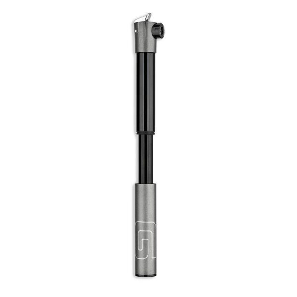 El Micro Inflador Telescópico Giyo GM-43LT MTB es la solución perfecta para mantener tus neumáticos inflados durante tus aventuras, sin ocupar espacio adicional en tu mochila.