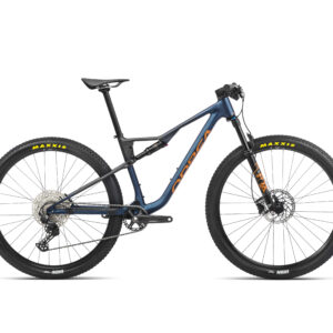 "Bicicleta Orbea Oiz H30 2023 de montaña con cuadro de aluminio pulido, horquilla Fox 32 Float Rhythm, amortiguador trasero Fox i-line DPS, transmisión Shimano Deore de 12 velocidades y frenos hidráulicos Shimano MT201. Ideal para rally y cross-country."