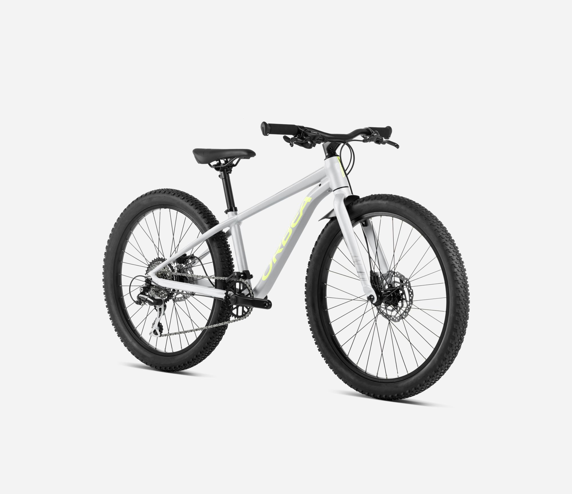 La Orbea MX 24 2024 es la bicicleta perfecta para niños que buscan explorar el mundo en dos ruedas. Con su cuadro de aluminio 6061, horquilla SR Suntour y componentes Shimano de alta calidad, ofrece una conducción suave y cómoda. Ideal para los ciclistas más jóvenes, esta bici garantiza tanto diversión como seguridad en cada aventura. Su transmisión de 7 velocidades y frenos V-Brake aseguran un rendimiento excepcional tanto en terrenos urbanos como en rutas más técnicas.