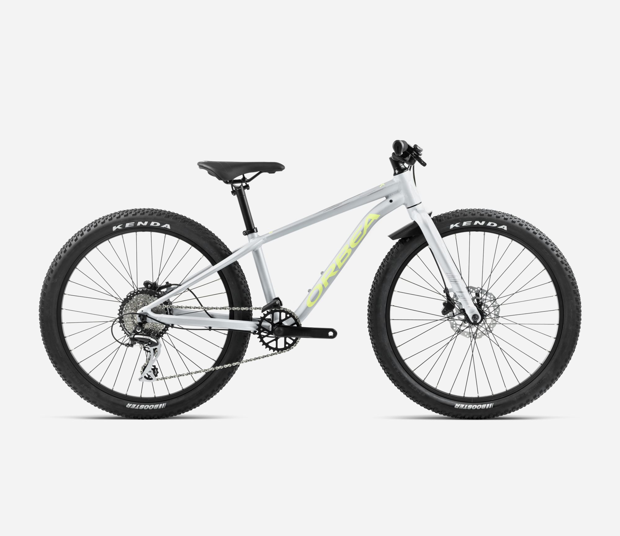 La Orbea MX 24 2024 es la bicicleta perfecta para niños que buscan explorar el mundo en dos ruedas. Con su cuadro de aluminio 6061, horquilla SR Suntour y componentes Shimano de alta calidad, ofrece una conducción suave y cómoda. Ideal para los ciclistas más jóvenes, esta bici garantiza tanto diversión como seguridad en cada aventura. Su transmisión de 7 velocidades y frenos V-Brake aseguran un rendimiento excepcional tanto en terrenos urbanos como en rutas más técnicas.