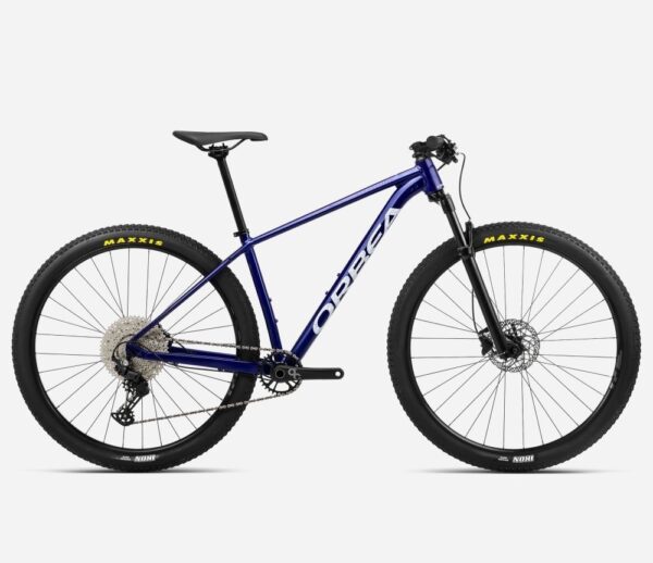 "Orbea Onna 29 10 2023: bicicleta de montaña de aluminio con suspensión delantera, cuadro de aleación, frenos de disco hidráulicos y transmisión Shimano Deore. Ideal para iniciarse en MTB."