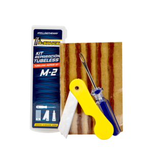 El Kit de Mechas M-2 es la solución perfecta para reparar cubiertas Tubeless durante tus rutas de rallye o maratón. Con mechas de 3,5 mm de grosor, este kit de tamaño medio es ideal para solucionar la mayoría de los pinchazos, ofreciendo una reparación rápida y efectiva en el camino.