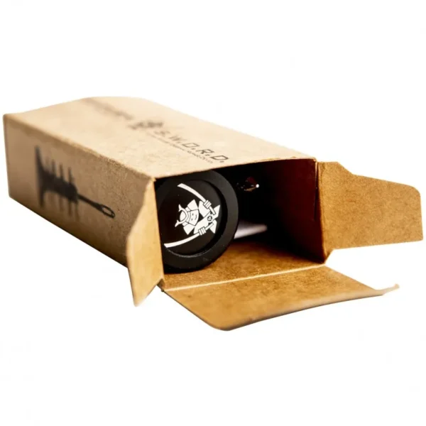 El Kit de Reparación para Tubeless Sahmurai Sword ha transformado la forma de reparar los pinchazos grandes en neumáticos Tubeless. Su diseño innovador y práctico lo hace fácil de transportar y usar. Este kit está pensado para reparar pinchazos que el líquido preventivo no puede sellar, siendo ideal para ciclistas que buscan una solución efectiva en sus rutas.