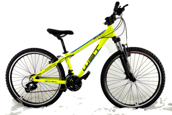 WST Cosmo 26" 21 Velocidades Amarilla: Bicicleta de montaña con cuadro robusto, ruedas de 26 pulgadas, 21 velocidades y frenos de calidad, ideal para ciclistas principiantes y aventureros urbanos. Diseño en color amarillo, perfecta para disfrutar de senderos y caminos urbanos.
