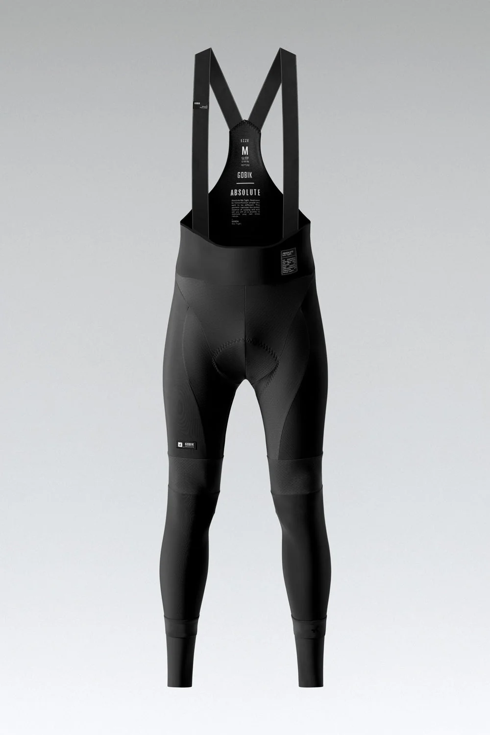 El culotte largo de ciclismo para invierno está diseñado para ciclistas que buscan protección térmica y comodidad durante los meses fríos. Con tecnología RAINLAB que proporciona protección al viento y lluvia ligera, este culotte asegura un aislamiento excelente en temperaturas de 0-15 ºC. Su tejido térmico con fleece interior y la badana K10 Graphene de Elastic Interface® garantizan una compresión muscular ideal y un confort duradero durante largos entrenamientos. Además, los tirantes con hilo de grafeno favorecen la regulación térmica y tienen propiedades antibacterianas. Con detalles reflectantes y un ajuste envolvente, es el culotte perfecto para ciclistas en climas fríos y desafiantes.