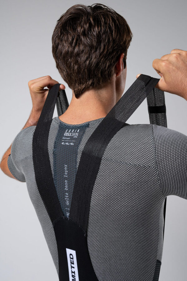 Culotte largo de ciclismo con protección térmica DUAL-SHIELD, badana K7, tirantes transpirables y detalles reflectantes, ideal para entrenamientos en temperaturas de 0-15 ºC. Ofrece aislamiento, transpirabilidad y confort durante rutas largas.