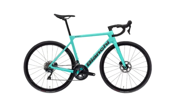 "Bicicleta Bianchi Sprint Disc Carbon Monocoque con cuadro de carbono, grupo Shimano 105 Di2, y ruedas Velomann VR30, diseñada para alto rendimiento y estilo."