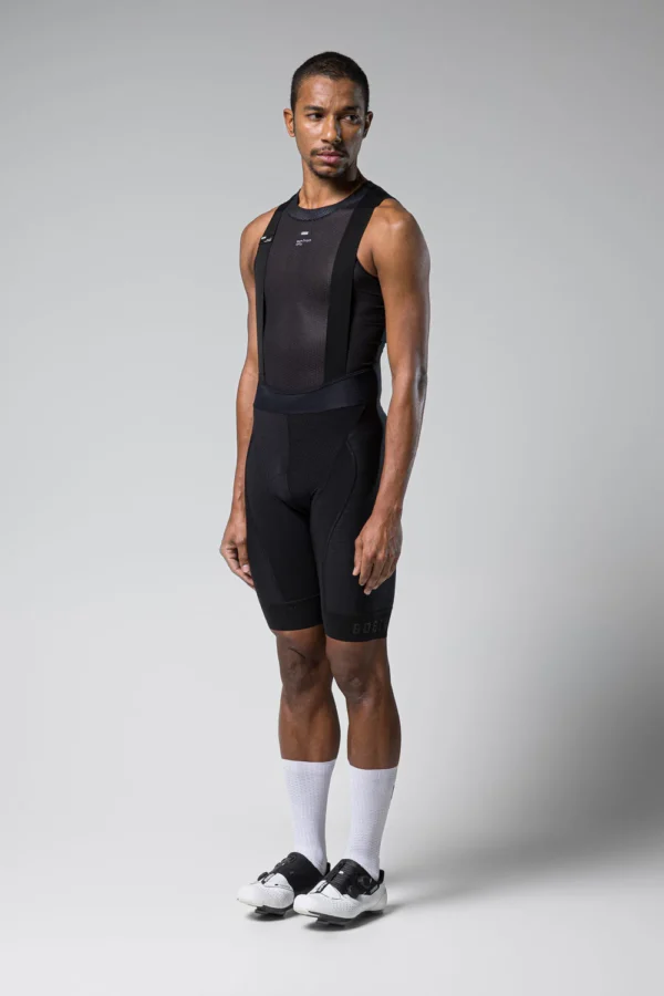 Culotte de ciclismo de alto rendimiento para hombre, con badana K10 Elastic Interface®, lycra texturizada, tirantes con grafeno y bandas elásticas para un ajuste perfecto, transpirabilidad y protección solar UPF 50+. Ideal para rutas largas y competiciones.