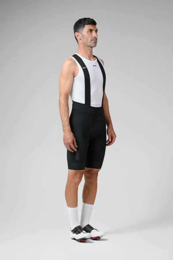 Culotte de ciclismo negro con tirantes transpirables, badana K10 Graphene y bandas elásticas en los muslos para un ajuste cómodo y seguro.