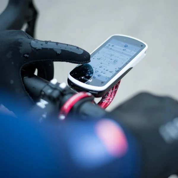 Guantes impermeables de neopreno para ciclismo 🚴‍♂️, ideales en lluvia y frío ❄️. Con silicona para un agarre firme, compatibilidad táctil 📱 y detalles reflectantes para mayor seguridad ✨.