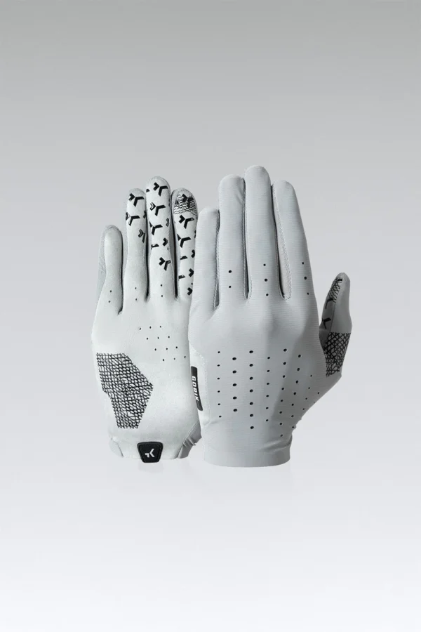Guantes ultraligeros y ergonómicos diseñados para disciplinas off-road como MTB y gravel. Cuentan con tejido 4-Way Stretch, palma de ante sintético con microperforaciones, inserciones de silicona en los dedos y tecnología táctil para pantallas. Proporcionan transpirabilidad, ajuste perfecto y protección frente a roces. Ideales para clima templado o cálido.