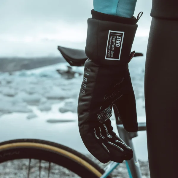 Guantes de invierno con Primaloft® Gold para aislamiento térmico, diseño cortavientos e impermeable, palma con microfibra y siliconado para agarre excepcional, puño largo y ergonómico. Perfectos para condiciones extremas de frío y lluvia ligera.