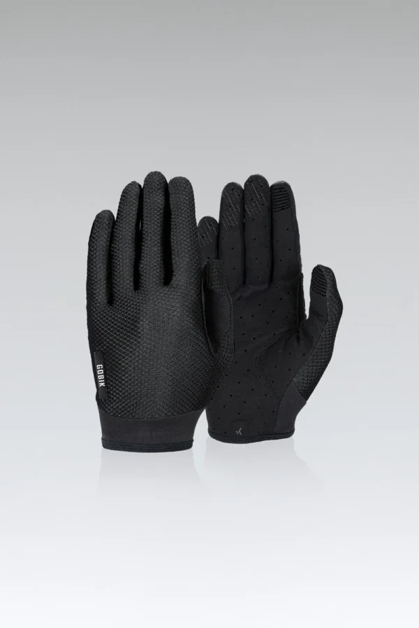 🌟 ¡La nueva evolución de guantes para tus aventuras Off-Road! 🌲🚴‍♂️ Diseñados para proteger tus manos, mantenerlas frescas y darte un control total sobre el manillar. Su tejido jacquard mesh 4-Way Stretch ofrece elasticidad y durabilidad, mientras que la palma perforada garantiza un excelente control de humedad. Con puño de neopreno transpirable y compatibilidad táctil, son el complemento ideal para rutas en clima cálido o templado. 💨👌