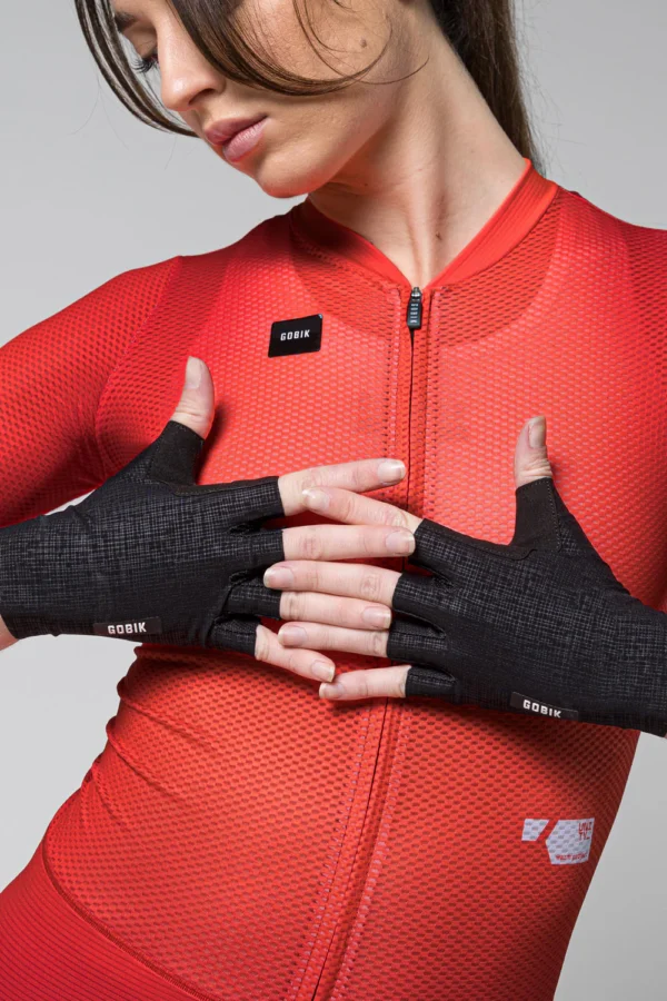 Guantes ligeros y aerodinámicos, con tejido bielástico, inserciones de silicona para mayor agarre y protección contra los rayos UV, ideales para ciclismo en temperaturas cálidas.