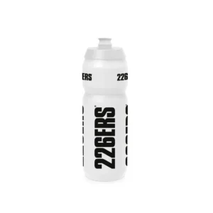 Mantén tu hidratación al máximo con el bidón 226ERS negro de 750ml. Fabricado con materiales de alta calidad, este bidón es ideal para deportistas que buscan comodidad y funcionalidad en sus entrenamientos. Su tirador de boquilla permite un fácil acceso al agua a través de una gran abertura, mientras que su diseño certificado para la calidad alimentaria asegura que no haya sabores ni olores indeseados. Además, es fácil de limpiar, lo que lo convierte en el accesorio perfecto para cualquier ciclista o deportista. Disponible también en 550ml.