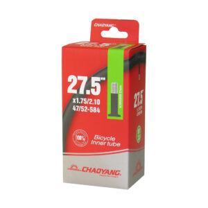 La 🛞 Cámara Chaoyang 27,5x1.75/2.10 AV es la opción perfecta para tu bicicleta de 27,5″ 🚲. Compatible con neumáticos de 1.75 a 2.10, esta cámara ofrece resistencia y durabilidad 💪. Su válvula AV asegura un inflado rápido y sencillo 🔧, para que puedas disfrutar de tus rutas con total confianza. ¡Mantén tu bici en su mejor estado y sigue pedaleando sin preocupaciones! 🌟
