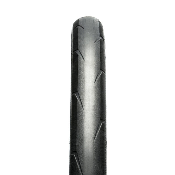 "Cubierta Goodyear Vector 4Seasons Tubeless Complete™ para carretera, con tecnología avanzada para retención de presión, rendimiento todo el año y compatibilidad con llantas Tubeless y ‘Hookless’."