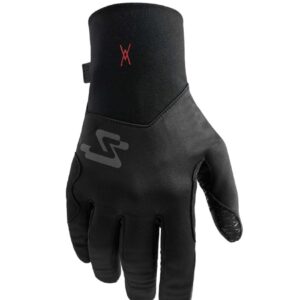 Guante ligero y muy ceñido, perfecto para cortar el viento sin generar un exceso de calor. 🌬️✨ Con membrana bielástica M2V® en el dorso, proporciona gran movilidad y un excelente tacto para un control preciso. Los refuerzos antiabrasivos están estratégicamente ubicados para mayor durabilidad. 🛡️ La silicona antideslizante en la palma asegura un agarre firme, y la tecnología touchscreen en el índice y pulgar permite usar dispositivos sin quitarte los guantes. 📱💪