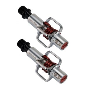 "Pedales Crank Brothers Egg Beater 1 en color plata-rojo, diseño ligero y resistente, ideales para ciclismo XC y senderos, con entrada en 4 lados y excelente desprendimiento de lodo."