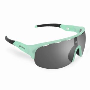 Gafas deportivas fotocromáticas SIROKO K3 con lentes adaptables a la luz, protección UV400 y diseño ultraligero. Perfectas para ciclismo, running y actividades al aire libre.