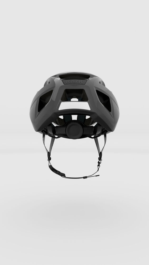 "Casco Kask Sintesi en color negro, con diseño aerodinámico, 18 ventilaciones, sistema de ajuste Octo Fit y tecnología MIT para mayor seguridad."