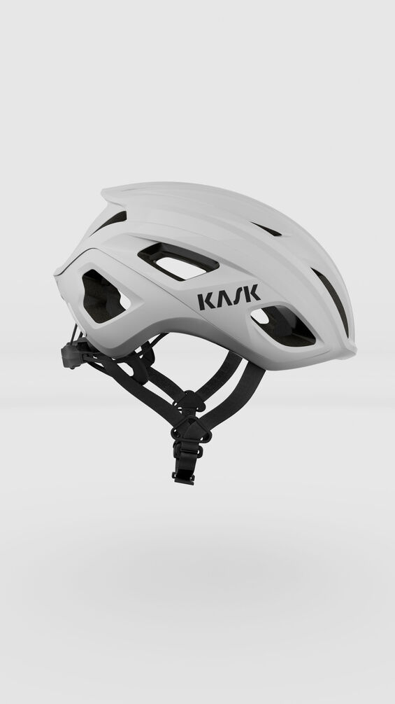 "Casco Kask Mojito³ en color negro, diseño aerodinámico con ventilación avanzada, sistema Ergo Fit+ y certificación WG11 para mayor seguridad."
