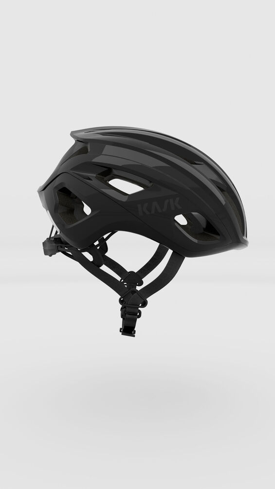 "Casco Kask Mojito³ en color negro, diseño aerodinámico con ventilación avanzada, sistema Ergo Fit+ y certificación WG11 para mayor seguridad."