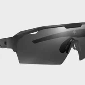 Las gafas Siroko K4XS son el accesorio ideal para tus aventuras al aire libre. Con una montura ultraligera y flexible, estas gafas ofrecen un ajuste perfecto y un diseño moderno, ideal para ciclistas, corredores y deportistas de cualquier disciplina.