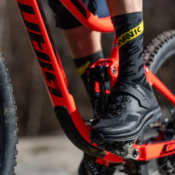 Zapatillas Mavic XA Elite II para MTB, trail y enduro, con suela Energy Grip Trail+, tacos Contagrip® y ajuste Quick Lace.