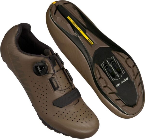 Zapatillas de ciclismo Cosmic BOA SPD en color [añadir color si aplica], con sistema de ajuste BOA® L6, suela de nailon y fibra de vidrio, y tacos de goma técnica para estabilidad todoterreno.