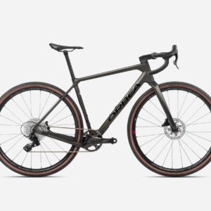 Bicicleta Orbea Terra Carbon OMR Disc con cuadro de carbono, transmisión Campagnolo Ekar 13 velocidades, frenos Campagnolo Ekar y ruedas Fulcrum Rapid Red 500 DB, perfecta para gravel.