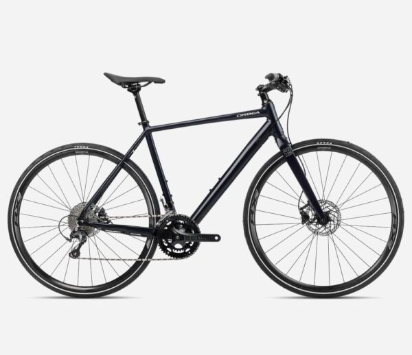 Bicicleta urbana Orbea Urban Speed 2024 con cuadro de aluminio, transmisión Shimano Tiagra 10v, frenos de disco hidráulicos Shimano MT200 y ruedas Shimano WH-RX010 con neumáticos Kenda 700x32 reflectantes.
