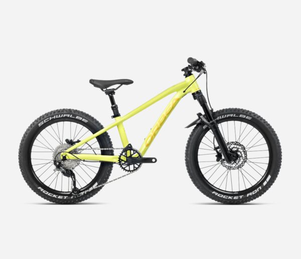 Bicicleta infantil Orbea Laufey 20, MTB con cuadro de aluminio 6061, horquilla Manitou Machete Junit Comp de 100mm, transmisión Shimano Altus de 9 velocidades, frenos hidráulicos Clarks M2, ruedas Mach1 Klixx Tubeless Ready y cubiertas Schwalbe Rocket Ron 20x2.25.