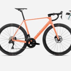 Bicicleta Orbea Orca Carbon OMX 2024, con cuadro de carbono, Shimano 105 Di2, Powermeter 4iiii, frenos de disco Shimano R7170, y ruedas Oquo Road Performance RP45LTD.