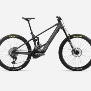 Orbea Wild OMR 2024, e-bike con motor Bosch Performance Line CX de 750Wh, suspensión Fox de 160mm, ruedas de 29” y transmisión Sram GX Eagle AXS, ideal para trail y terrenos desafiantes.