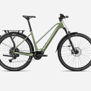 Bicicleta eléctrica Orbea Kemen Mid Bar 2024 con motor Shimano EP801, batería integrada de 540Wh, transmisión Shimano XT Link Glide de 11 velocidades, frenos Magura MT5 E-STOP, ruedas de 29" con cubiertas Urban y luces Lezyne para trekking y uso urbano.