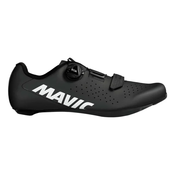 Las Mavic Cosmic BOA son unas zapatillas de carretera diseñadas para ofrecer ajuste preciso, rigidez óptima y comodidad en largas rutas. Gracias a su sistema de cierre BOA L6 y correa de Velcro, proporcionan un ajuste seguro y uniforme. Su suela de nailon y fibra de vidrio maximiza la transmisión de potencia, mientras que su diseño ergonómico con puntera ancha y plantilla viscoelástica garantiza confort superior.