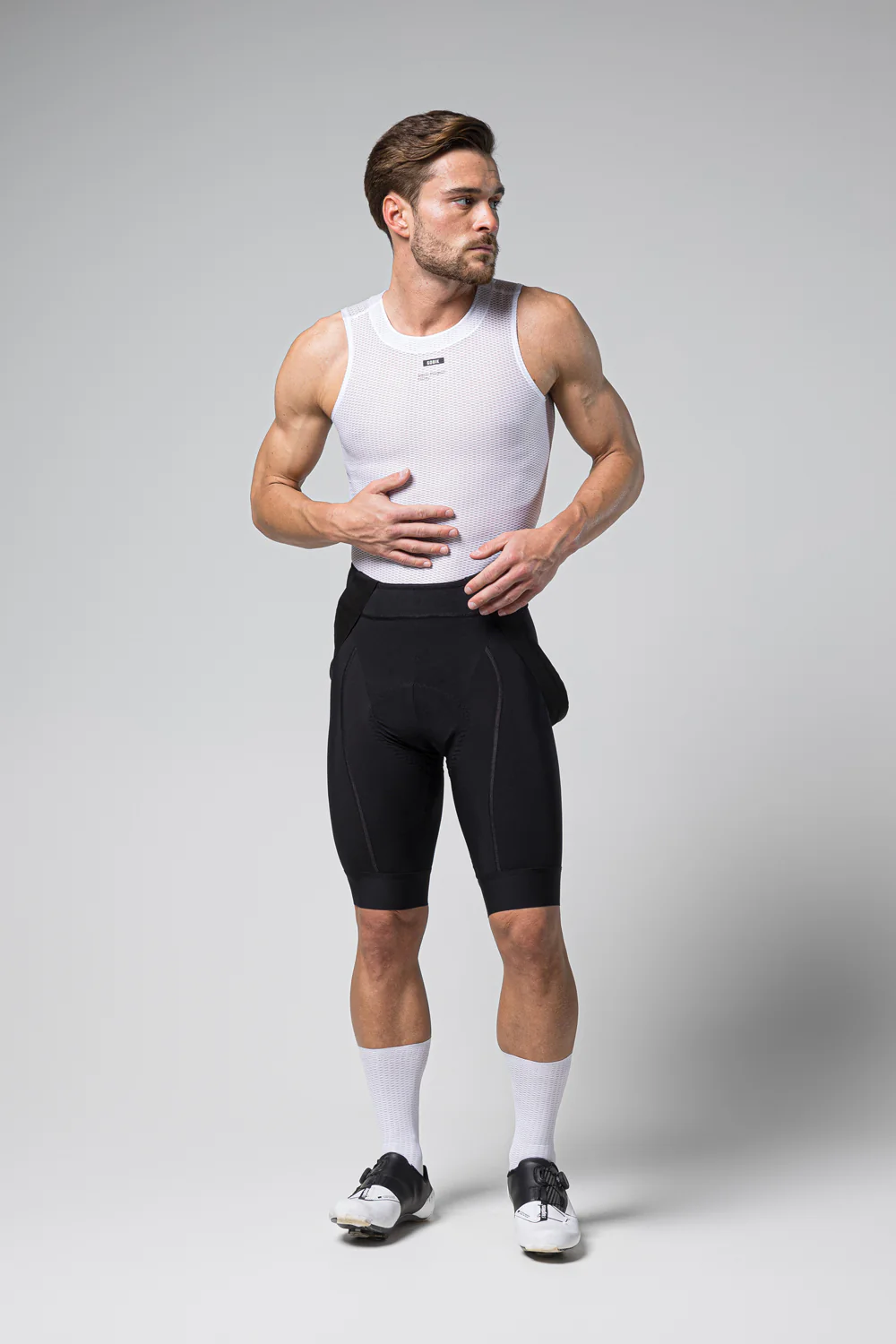 "Camiseta Interior Second Skin Hombre ultraligera, con ajuste segunda piel, tejido Silky 3D, costuras planas y cuello suave al tacto, ideal para ciclistas en condiciones cálidas."