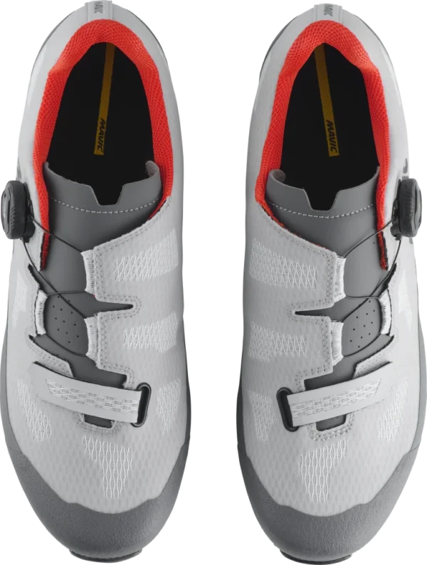 "Zapatillas Mavic Crossmax SL II con suela Energy Grip Terra y taqueado Contagrip® para máxima tracción en MTB."