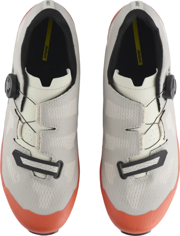 "Zapatillas Mavic Crossmax SL II con suela Energy Grip Terra y taqueado Contagrip® para máxima tracción en MTB."
