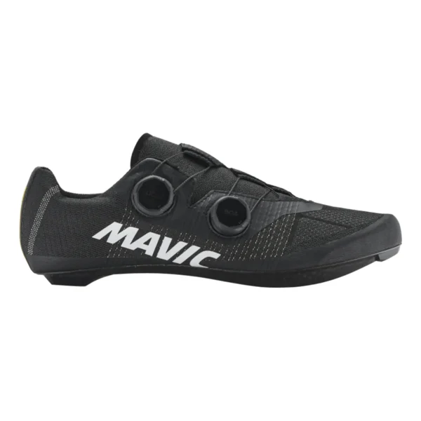 "Zapatillas de ciclismo de carretera Mavic Cosmic Ultimate IV con suela de carbono y ajuste BOA® Li2." "Detalle de las Mavic Cosmic Ultimate IV con tejido Matryx® transpirable y ventilación optimizada." "Vista lateral de las zapatillas Mavic Cosmic Ultimate IV, diseño aerodinámico y peso ultraligero." "Cierre BOA® Li2 dual en las Mavic Cosmic Ultimate IV para un ajuste preciso y seguro." "Suela de carbono de las Mavic Cosmic Ultimate IV con máxima rigidez para una transferencia de potencia óptima."