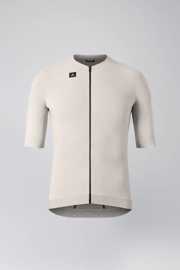"Maillot Manga Corta Gobik CX Solid en color [color específico], diseñado para ciclismo de alto rendimiento. Ajuste perfecto, tejido EVOFLEX ultraligero y transpirable, ideal para temperaturas cálidas."