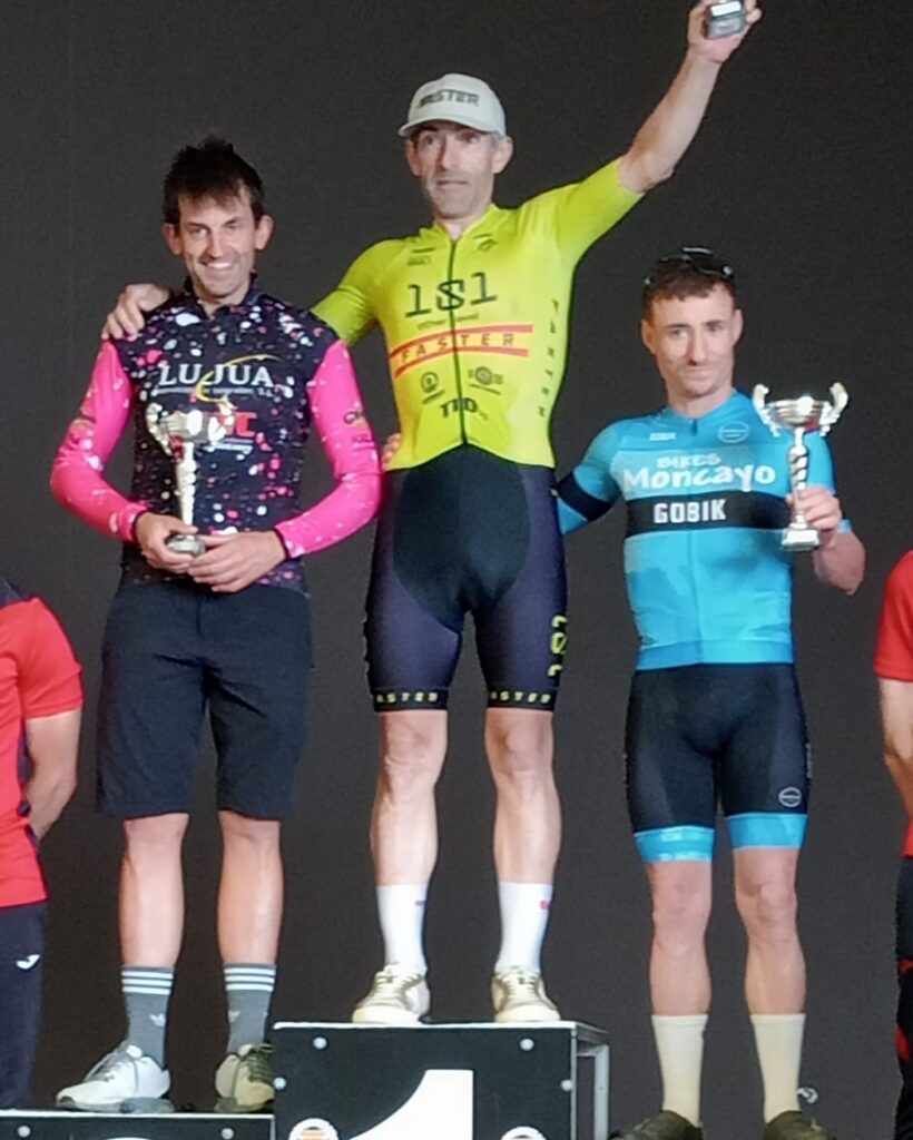 Antonio Latorre Carpintero en el podio del IX Rally XCO Cipotegato 2025 en Tarazona, representando a Bikes Moncayo.