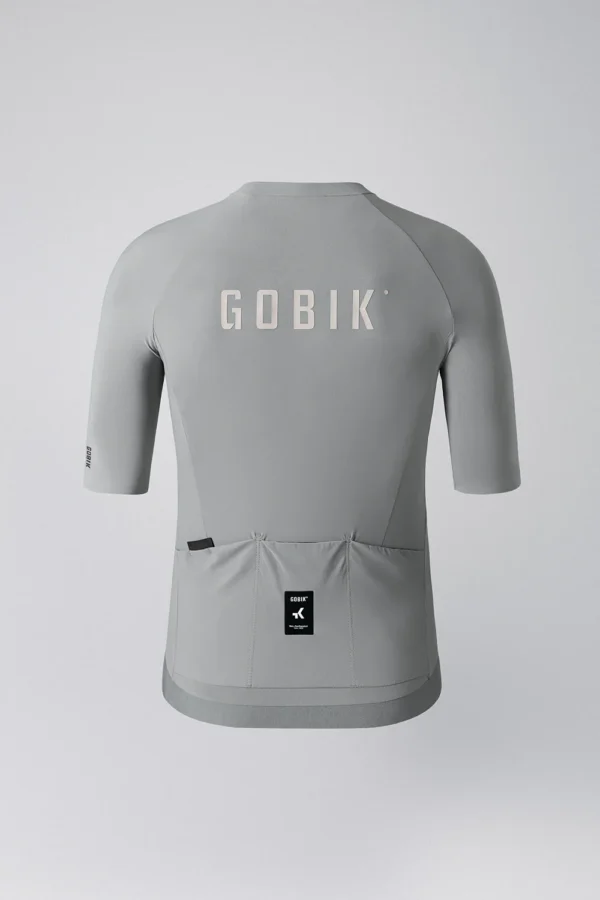 "Maillot Manga Corta Gobik CX Solid en color [color específico], diseñado para ciclismo de alto rendimiento. Ajuste perfecto, tejido EVOFLEX ultraligero y transpirable, ideal para temperaturas cálidas."