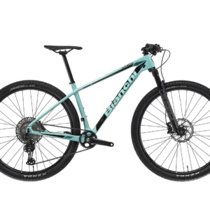 "Bianchi Nitron 9.2 XT rígida de carbono en color celeste, equipada con transmisión Shimano XT, horquilla de suspensión y frenos de disco hidráulicos, diseñada para cross country."