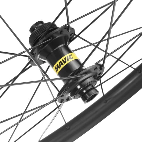 Juego de ruedas Mavic Cosmic S 42 Disc de carbono para bicicleta de carretera – 42 mm, Tubeless Ready, freno de disco, buje ID360 – disponible en Bikes Moncayo.